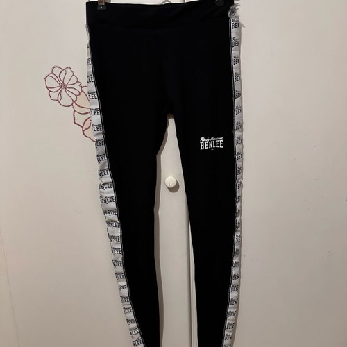 Benlee leggings black like new with seam unraveling