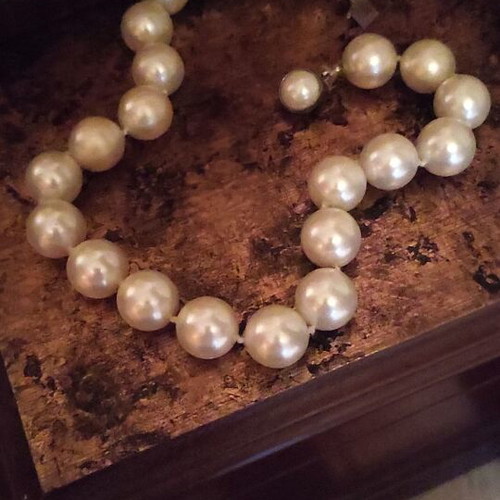 Pearl necklace like new, large size with beautiful clasp