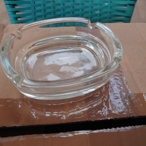 Glass oval ashtrays like new, pack of 18