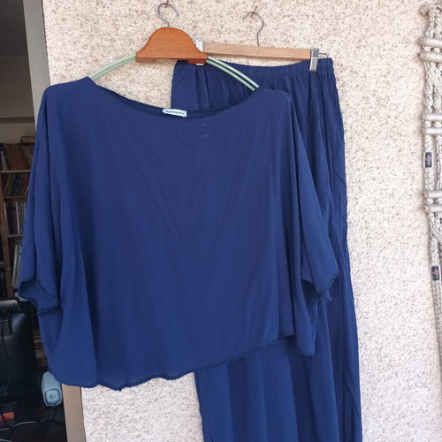 Activity women's set with wide blouse and elastic pants like new, blue, viscose