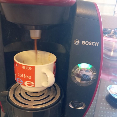 Bosch Tassimo coffee maker with 10 capsules, 05.2027