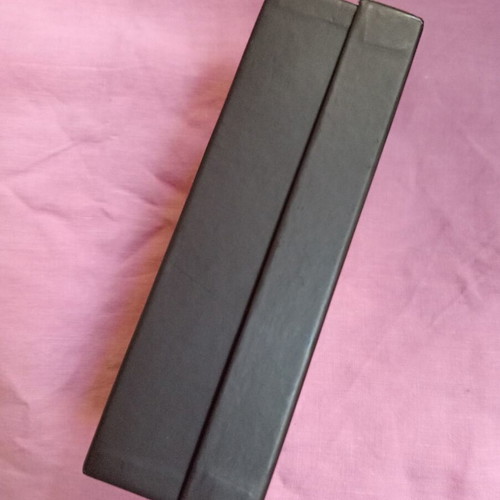 Carolina Herrera vintage box like new, dark chocolate color