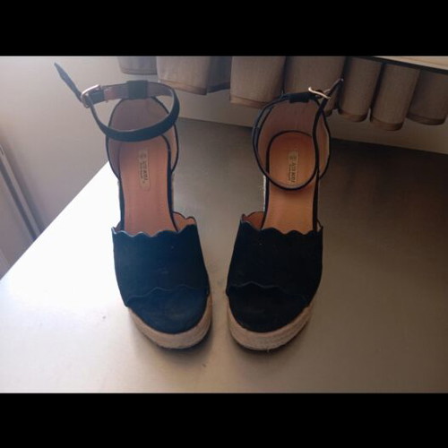 Alta Moda women's suede platform sandals black like new