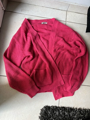 Knitted fuchsia cardigan with buttons used, size M - L