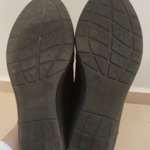 Shoes used size 38 black, very comfortable