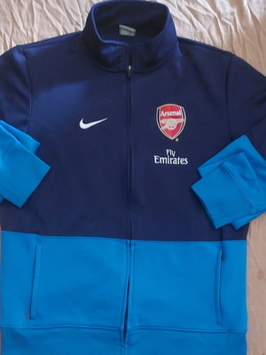 Πρωτότυπο αθλητικό τοπ της Arsenal