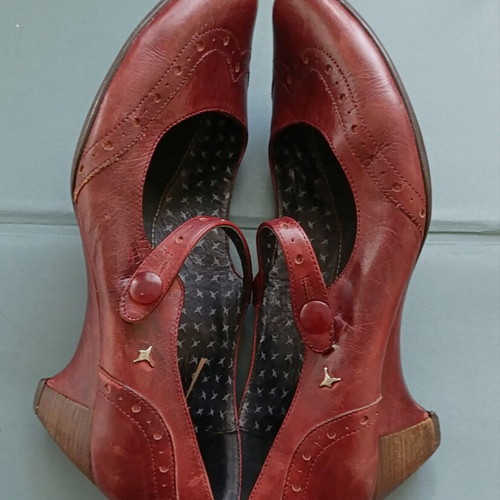Pikolinos women's leather Mary Jane shoes like new, burgundy brogue