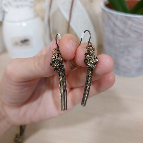 Jewelry set like new with knot and khaki gold chains