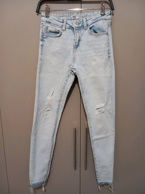 Zara skinny jeans light color like new with rips, size S
