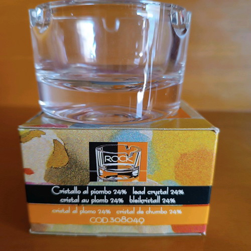 Set of 2 crystal ashtrays new, modern style