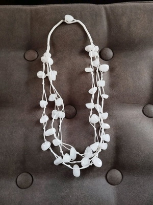 Necklace with white quartz stones like new