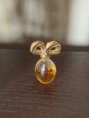 Elizabeth Taylor White Diamonds mini perfume used 3.7 ml