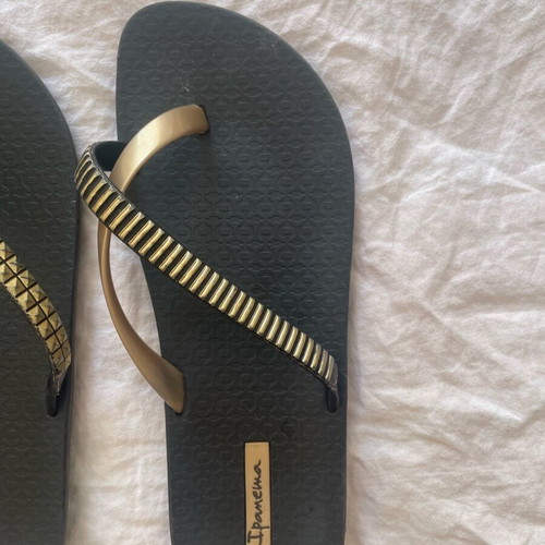 Ipanema flip flops used, pack of 3, size 35.5, black-gold
