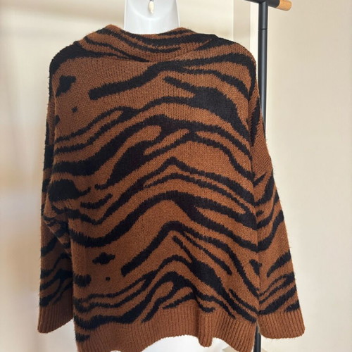 Namaste sweater size M like new, black and brown