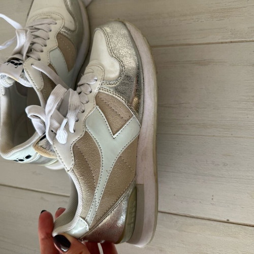 Diadora white athletic shoes like new, suede leather size 36