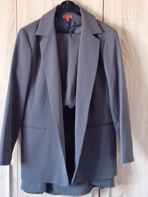 Women's suit set like new, 3 pieces grey jacket, pants, skirt