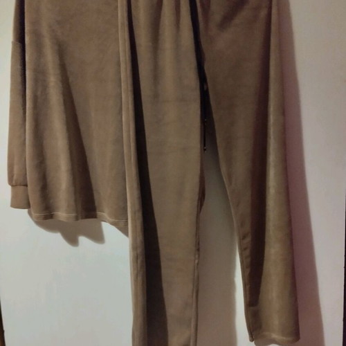 Velveteen set like new, one size, beige