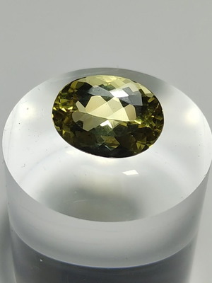 Heliodor 7.60 carats new, oval cut, certified