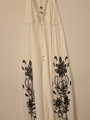 Backless dress with floral pattern like new, black and white, size S