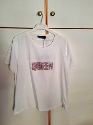 Doretta T-shirt λευκό νέο με κεντητό Queen και ροζ πετραδάκια one size