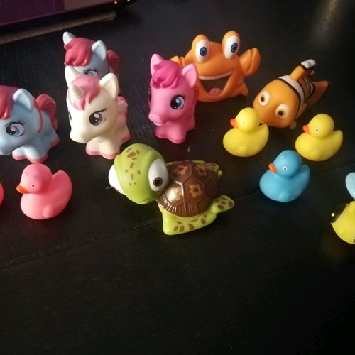 Bath toys set of 14 pieces like new