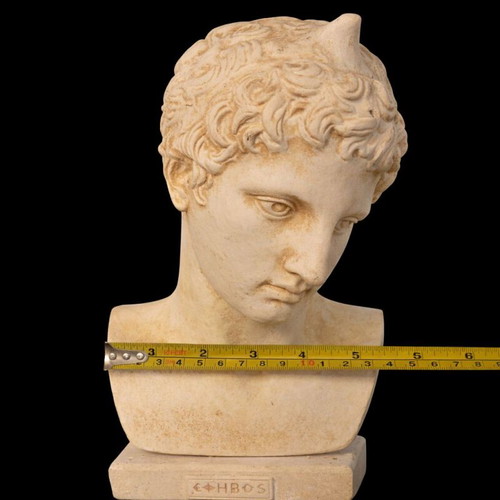 Marathon Runner Bust adolescent like new, white