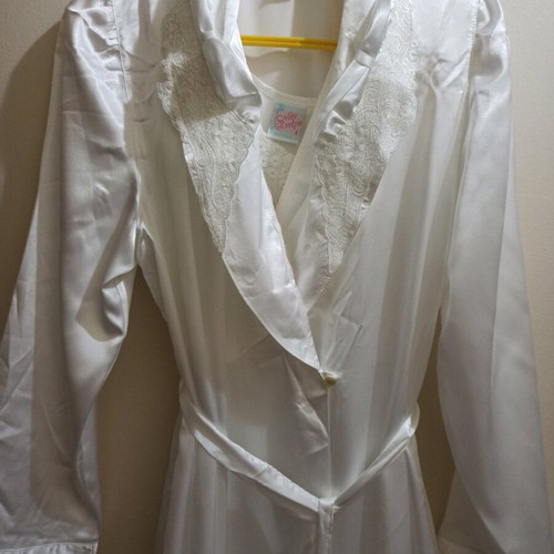 Miss Evelyn set robe and nightgown new, size M, white