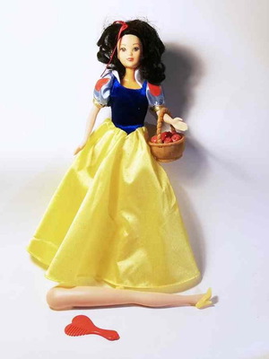 Simba Doll Snow White Disney used with missing leg and marks