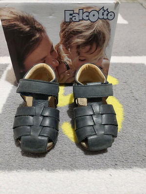 Baby leather sandals like new