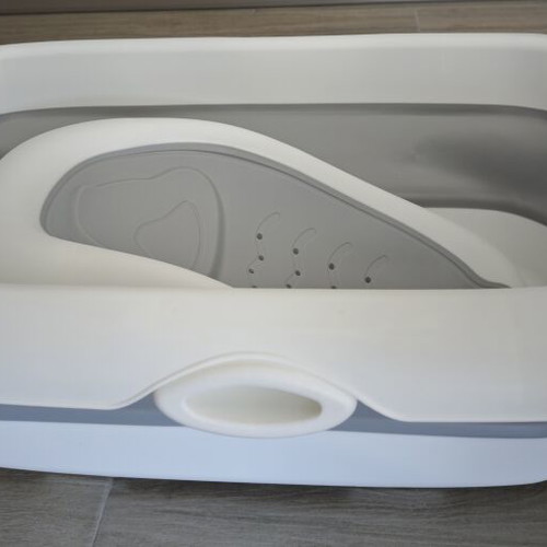 Baby folding bath tub with digital thermometer