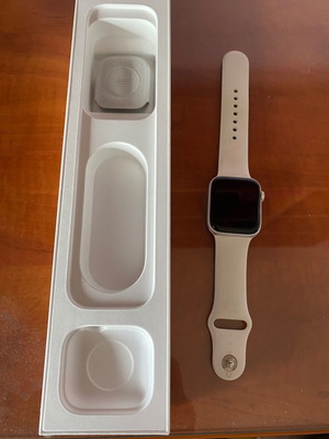 Apple Watch Series 4 44mm like new
