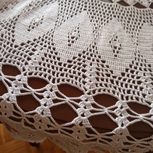 Knitted round tablecloth like new vintage diameter 1.50 m