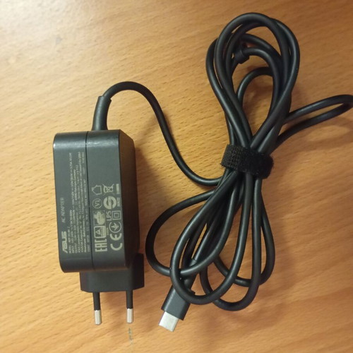 Asus laptop multi charger C type used, good working condition