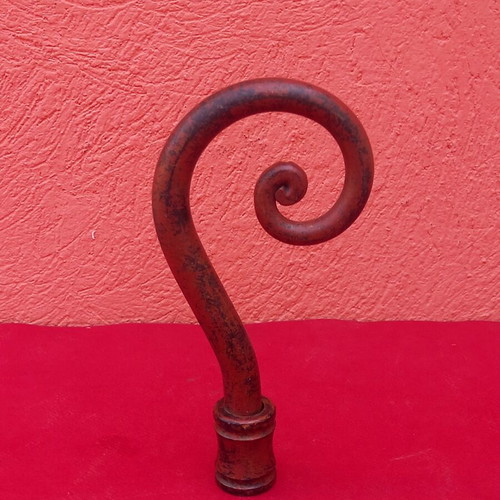 Metal finial