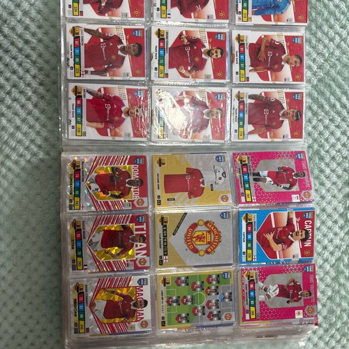 FIFA 365 football cards like new, album with 270 cards and 350 loose