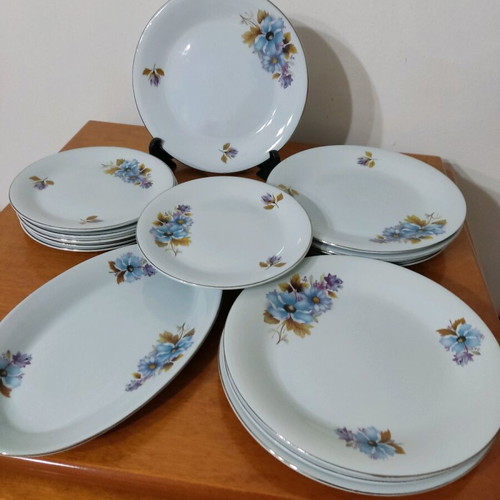 Elke Chalkis collectible plate set 16 pieces like new
