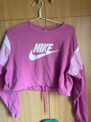 Nike cropped sweatshirt used size M