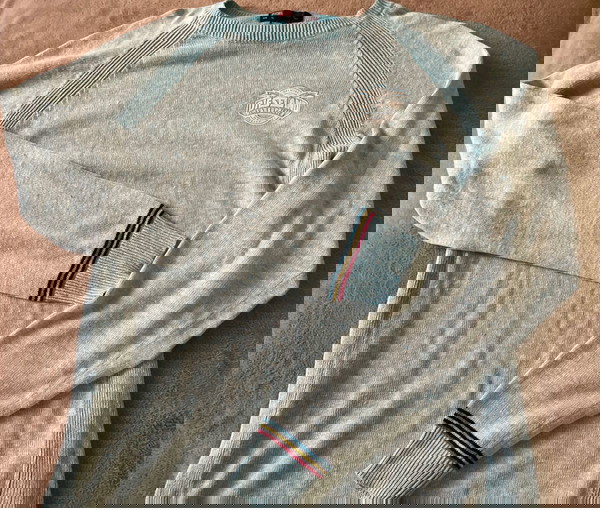 Diesel πουλόβερ n.XL (στενή γραμμή) σε baby blue. Σύνθεση 55% λινό & 45% βαμβάκι. Τιμή αγοράς 285€