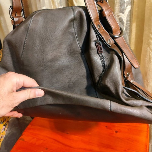 Axel shoulder bag like new, gray