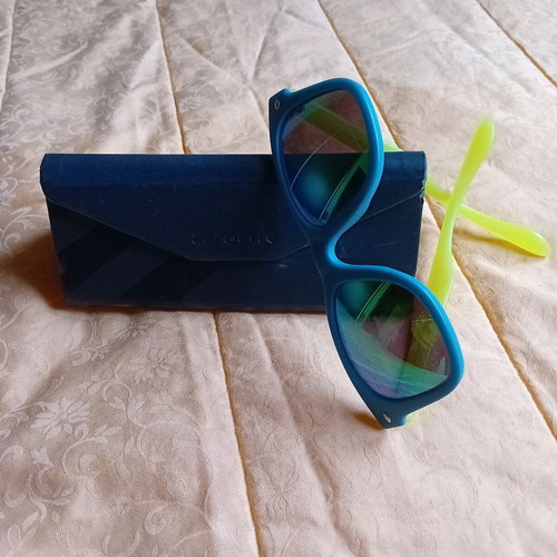 Women's sunglasses modern two-tone with mirror lens like new