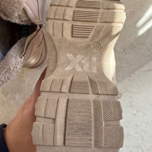 Xti beige boots with fur size 33 used
