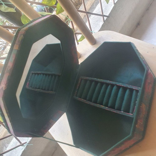 Vintage jewelry box like new, green