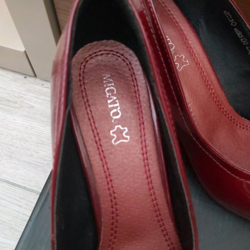 Patent leather pumps burgundy like new, 8 cm heel