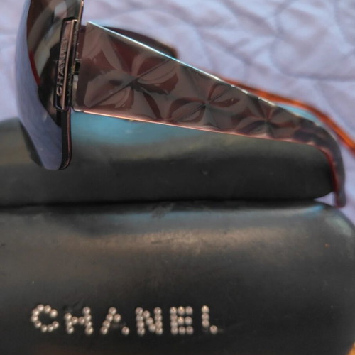 Chanel sunglasses like new, brown