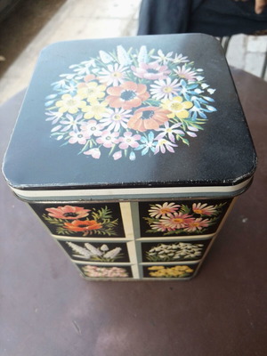Vintage συλλεκτικό μεταλλικό κουτί 10x10x14 εκ., made in England