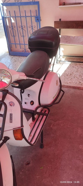 Piaggio vespa PX200E με μίζα 1995 σε άριστη κατάσταση.