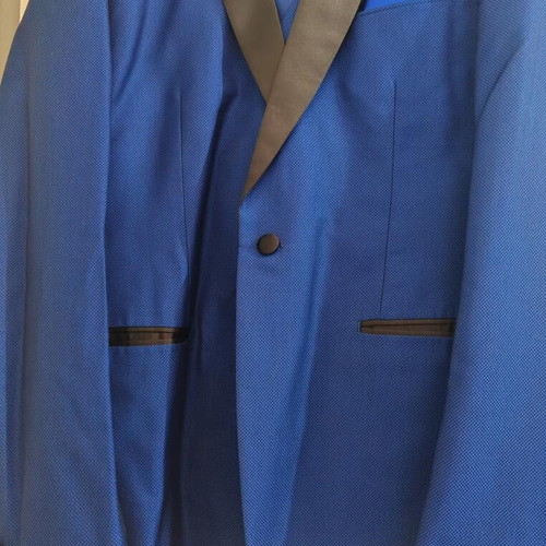 Bertolucci Milano men's suit new, size 58 with vest, shirt, tie and pocket square
