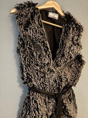Women's sleeveless faux fur vest with tied belt like new