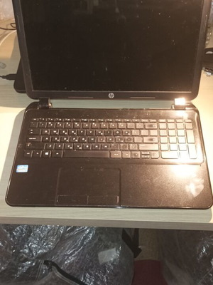 Laptop HP 15-d008sv used for spare parts with screen and keyboard