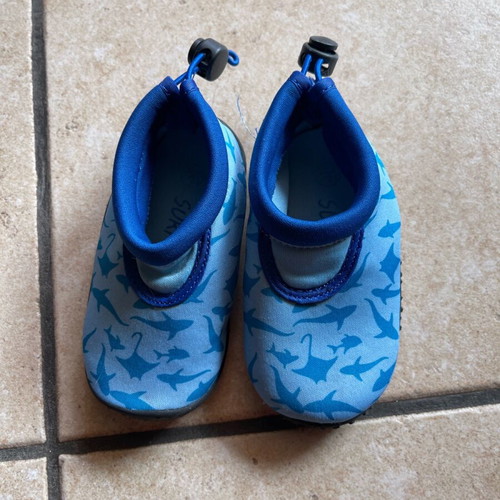 Beach shoes like new, size 22/23